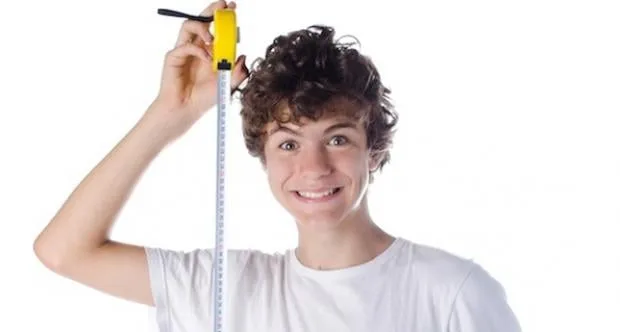 Immer größer, immer sichtbarer - Was Körpergröße für schwule Männer bedeutet - Coverbild