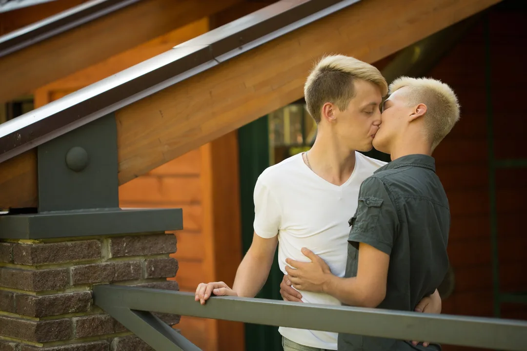 First Kiss: Mit diesen Tipps wirst du ein richtig guter Küsser - Coverbild