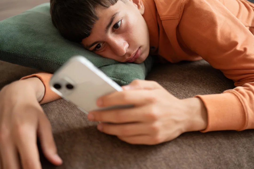 Ghosting & Benching: Wenn dein Date plötzlich verschwindet - Coverbild