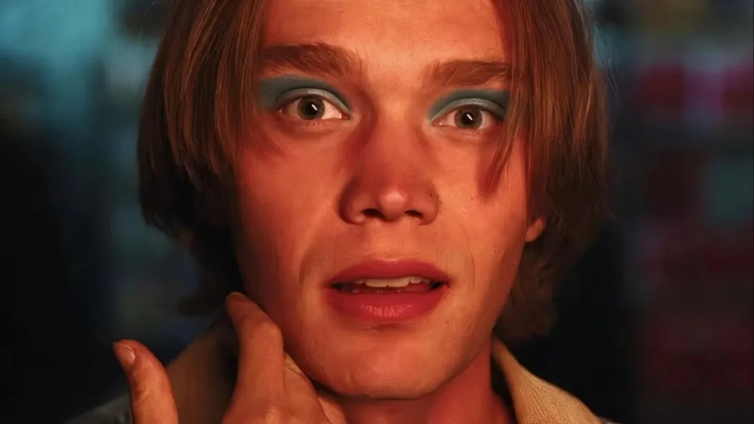 Charlie Plummer und Eve Lindley in der Wüste von New Mexico in einer Szene aus Nationalhymne