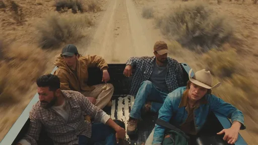 Charlie Plummer und Eve Lindley in der Wüste von New Mexico in einer Szene aus Nationalhymne