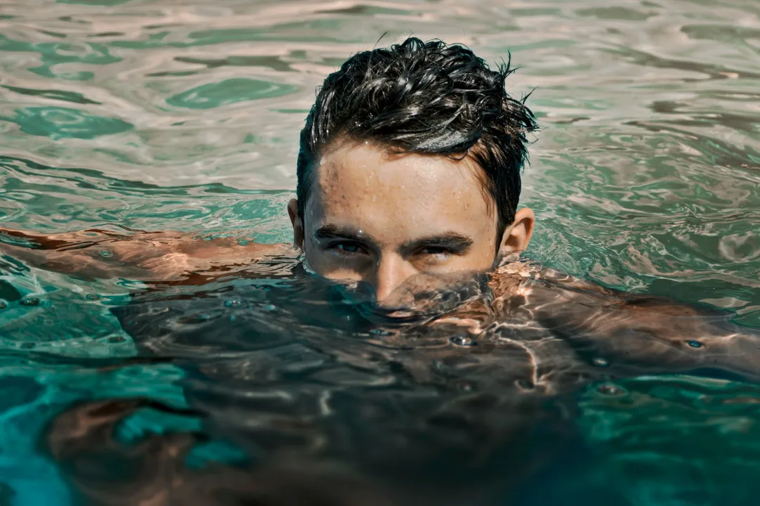 Sex im Wasser: Darauf musst du im Pool und Meer unbedingt achten - Coverbild